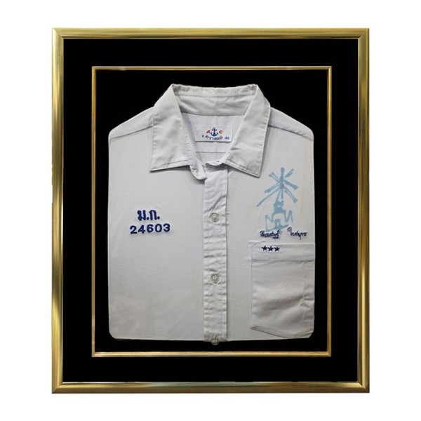 กรอบรูปโชร์เสื้อขาวพร้อมลายเซ็นนักร้องที่ชอบ